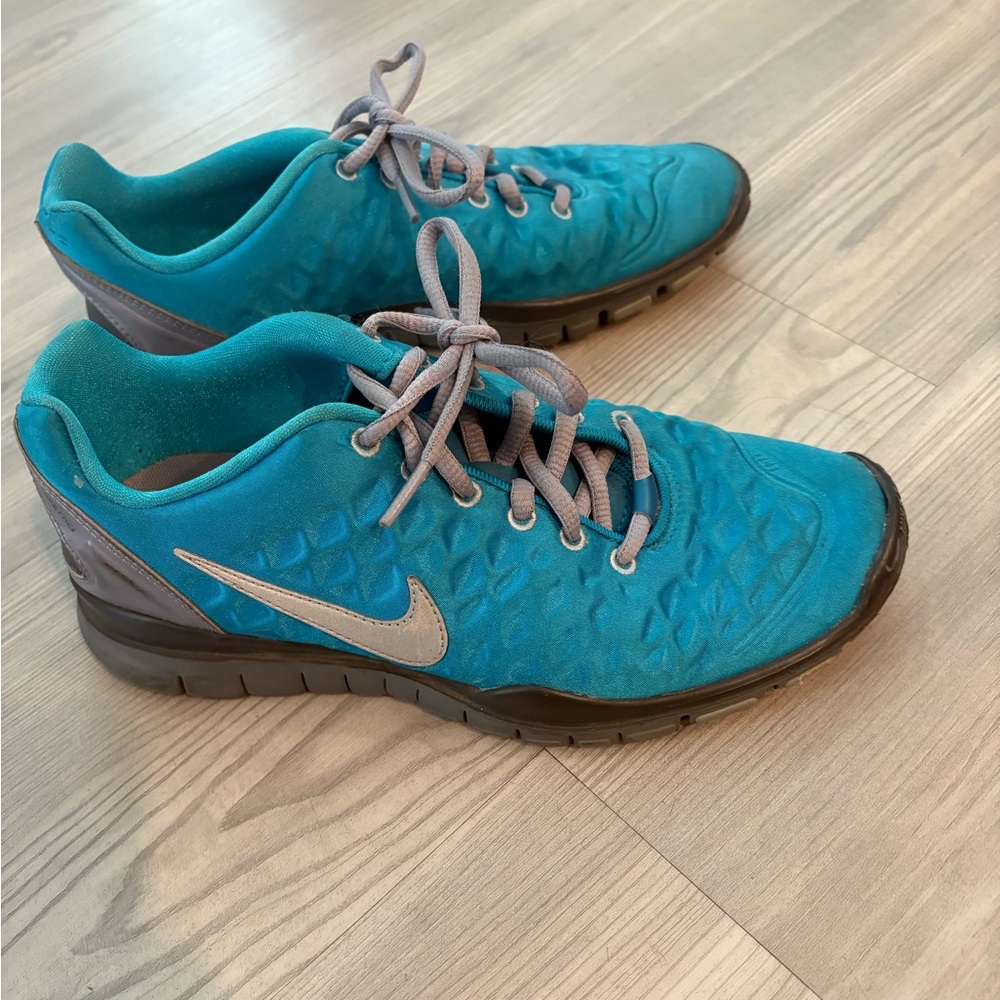 Nike Women's Teal and Gray Athletic Shoes